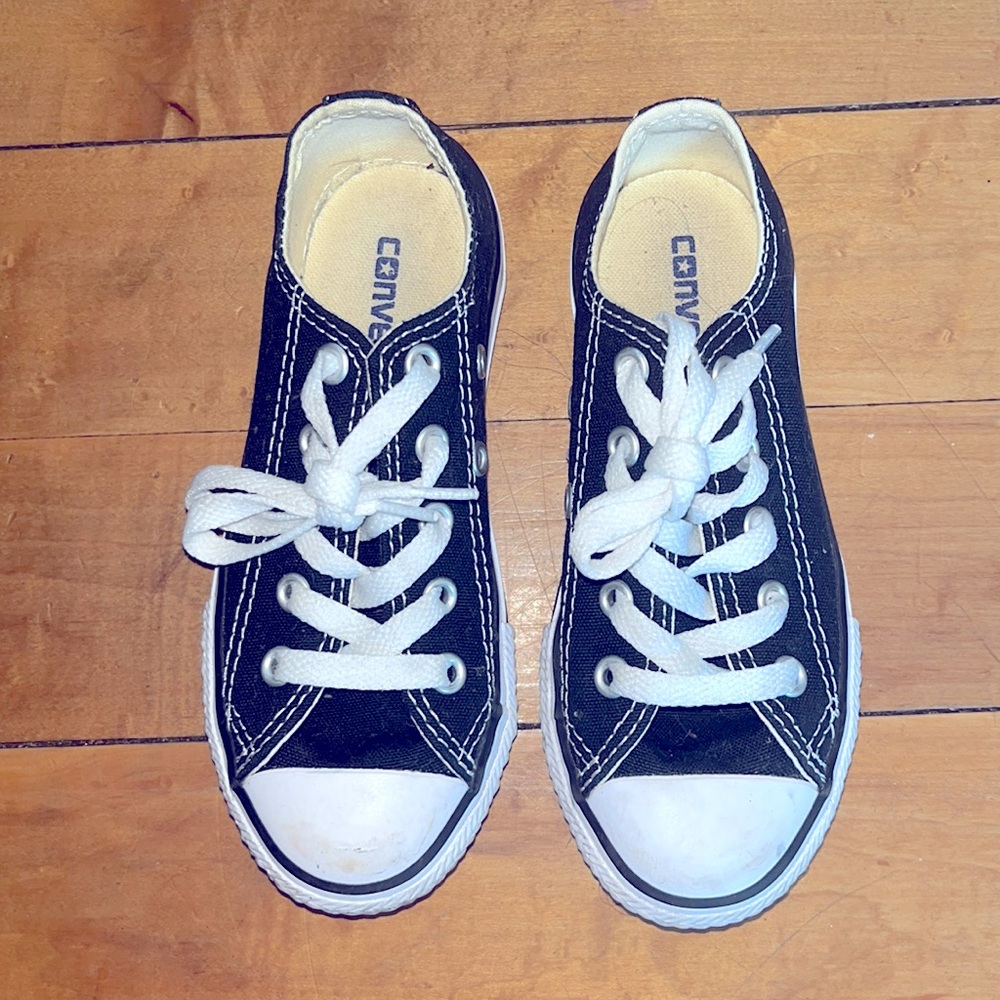 Classic Black/White Converse Low Chuck Taylor